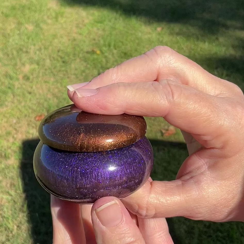 Small Pearly Brown and Purple Resin Handmade Round Trinket Box with Blue Glitter video showing how the glitter sparkles in the light.
