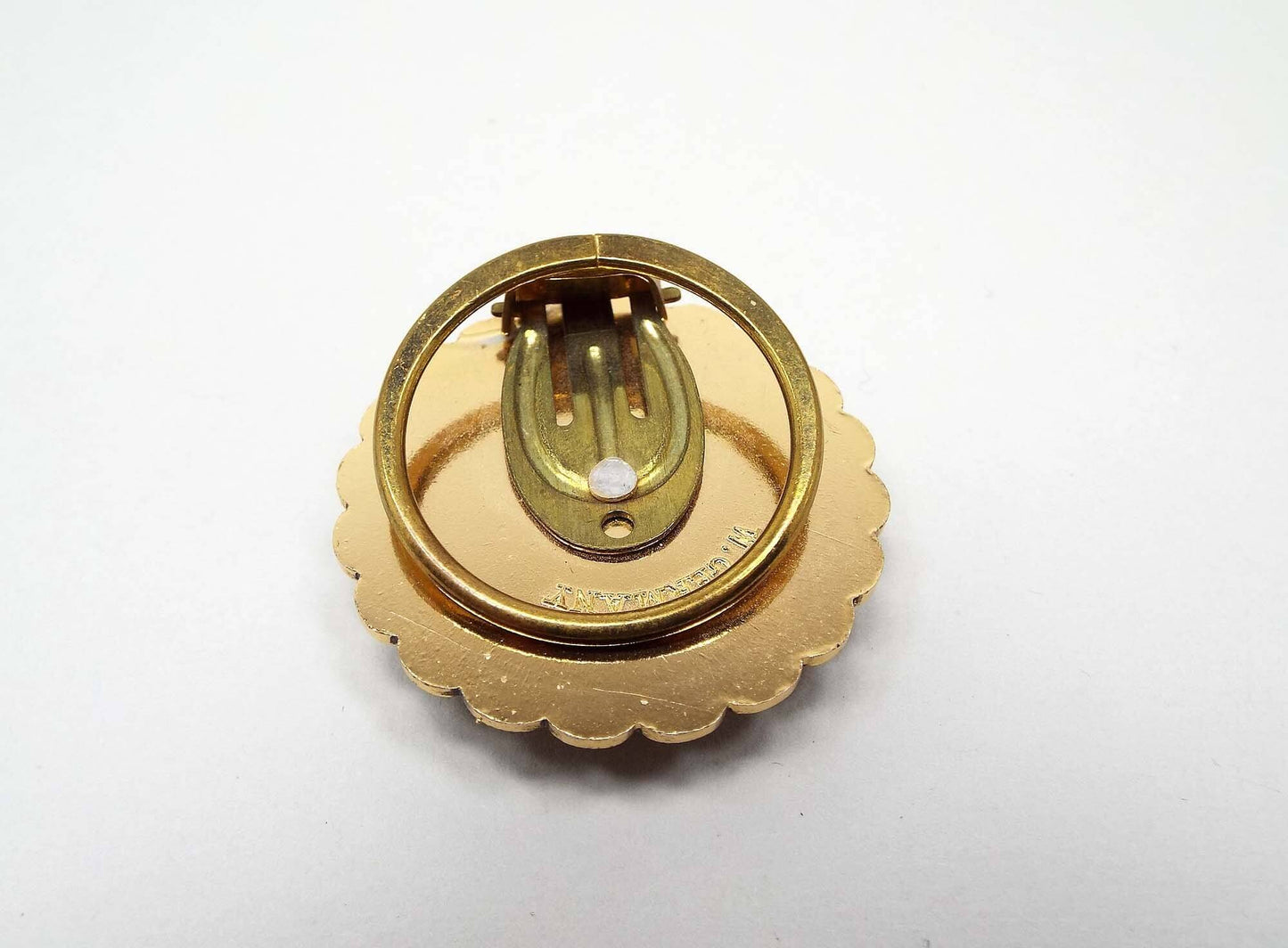 Filigree Pearly Off White and Gold Tone Vintage Scarf Clip