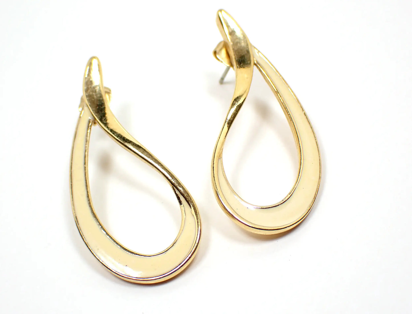 Avon Off White Enameled Retro Vintage Teardrop Earrings, Gold Tone Post Pierced