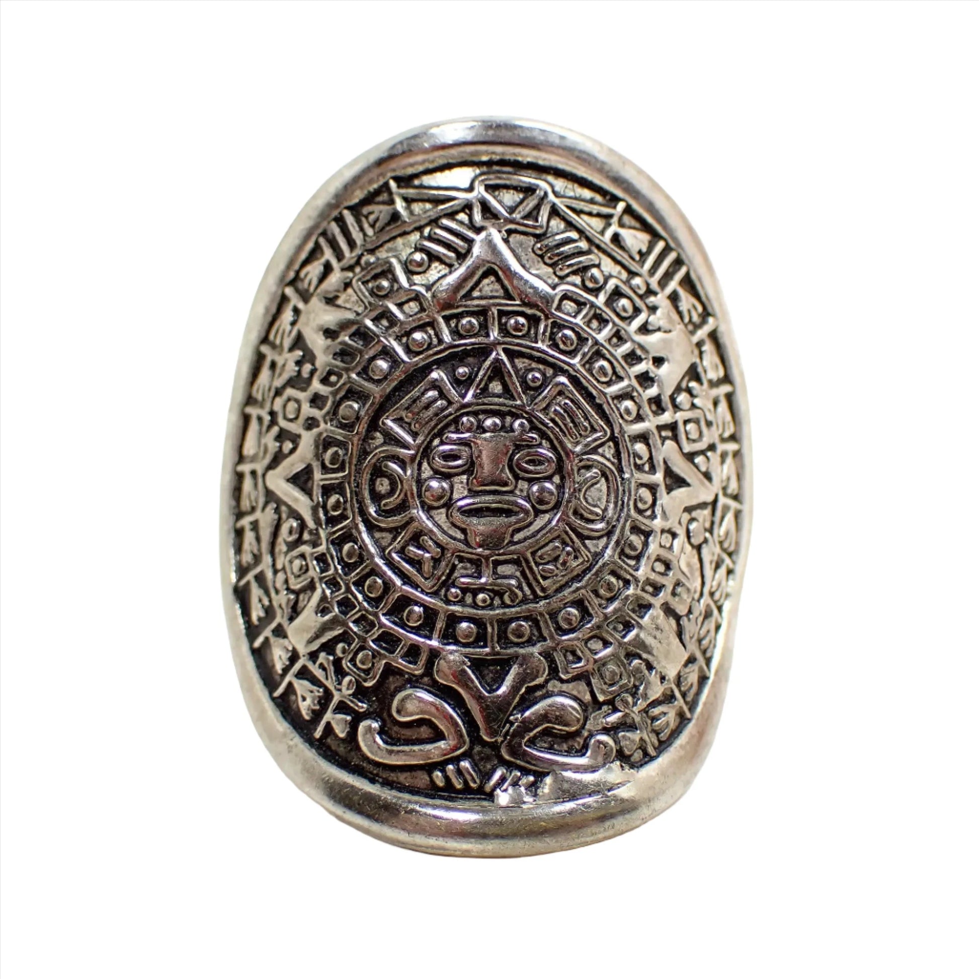 Front view of the Mexican retro vintage ring. It is antiqued silver tone in color with a curved Mayan Calendar design. 