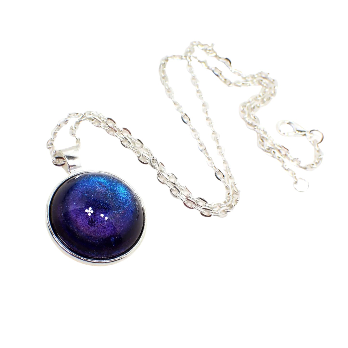 Handmade Color Shift Blue Purple Resin Round Pendant Necklace, Silver Plated, Unisex Jewelry