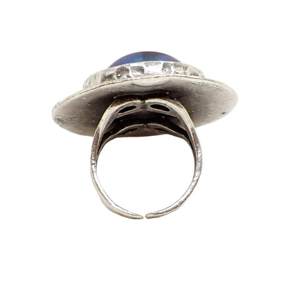 Photo of the back of the ring showing that the band is adjustable in size.