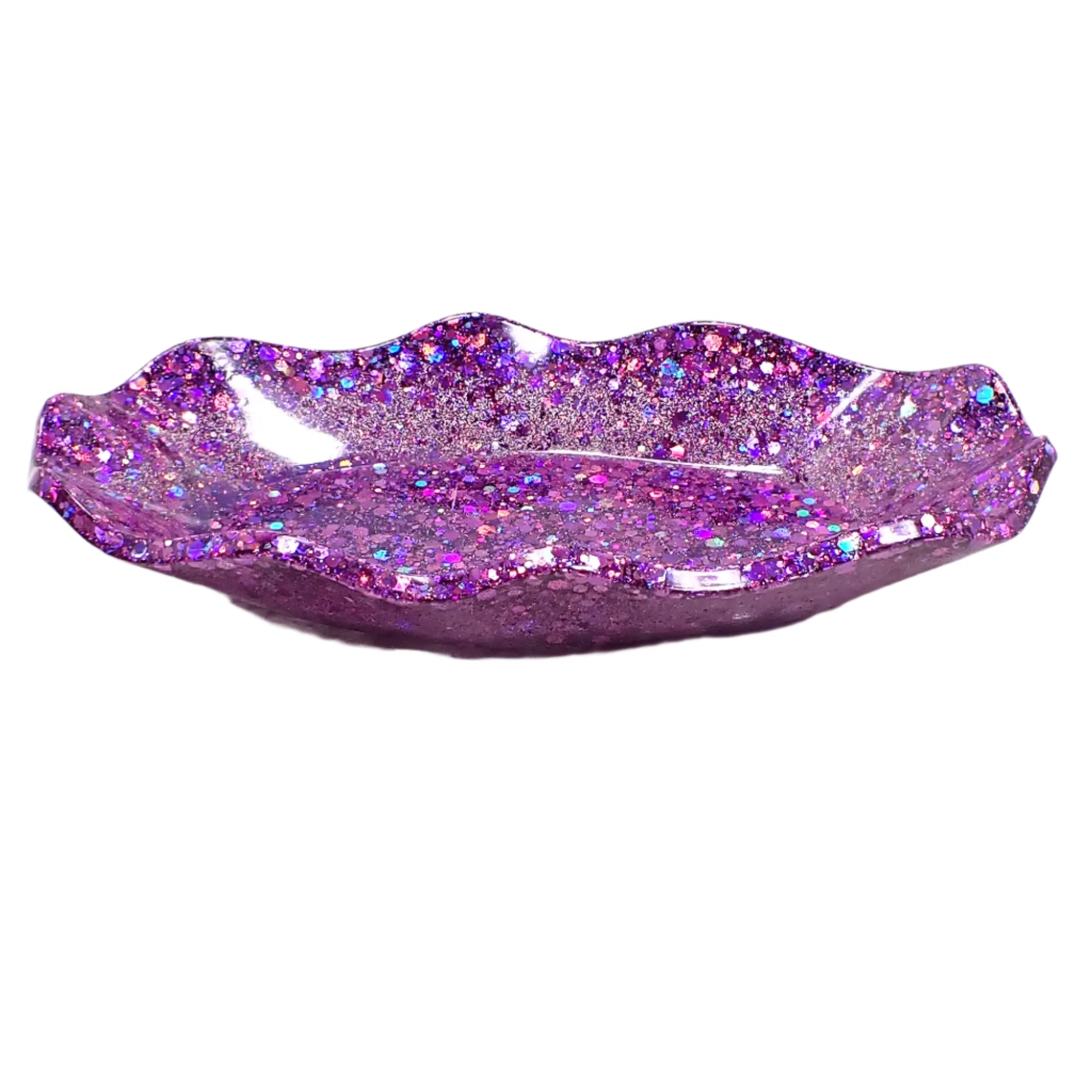 Side view of the trinket dish showing how the edges are curved and wavy.