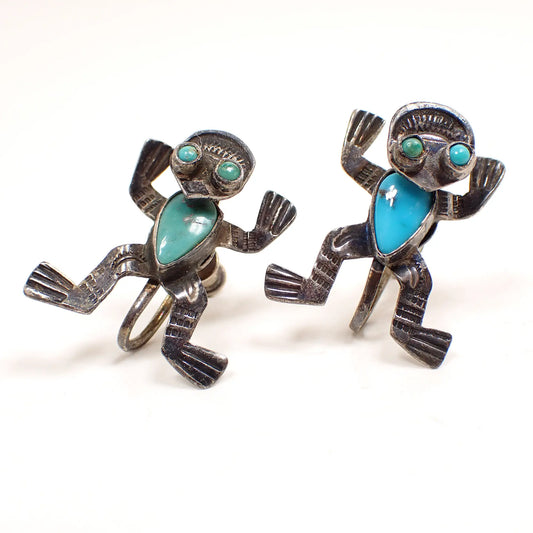 Front view of the Mid Century vintage screw back frog earrings. They have turquoise eyes and bellies in various shades of turquoise blue and green. 