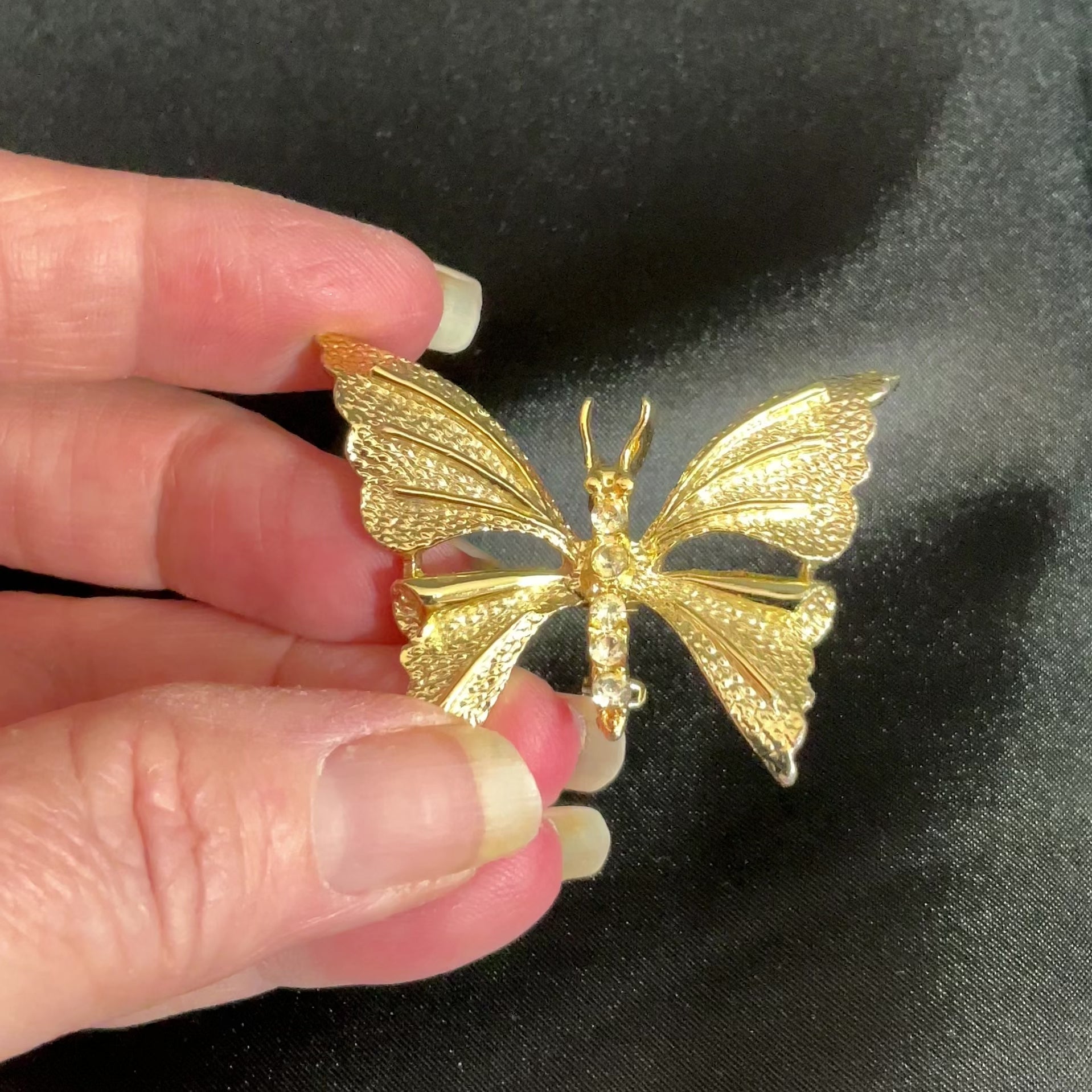1970's Gerrys Vintage Rhinestone Butterfly Brooch Pin video showing how the rhinestones sparkle.