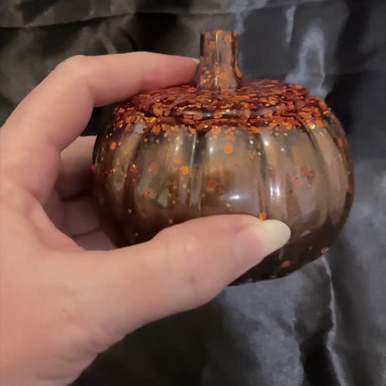 Video of the handmade pumpkin trinket box showing how the iridescent orange glitter sparkles against the pearly dark brown resin.