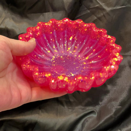 Video showing how the glitter in the handmade resin bowl sparkles in the light.