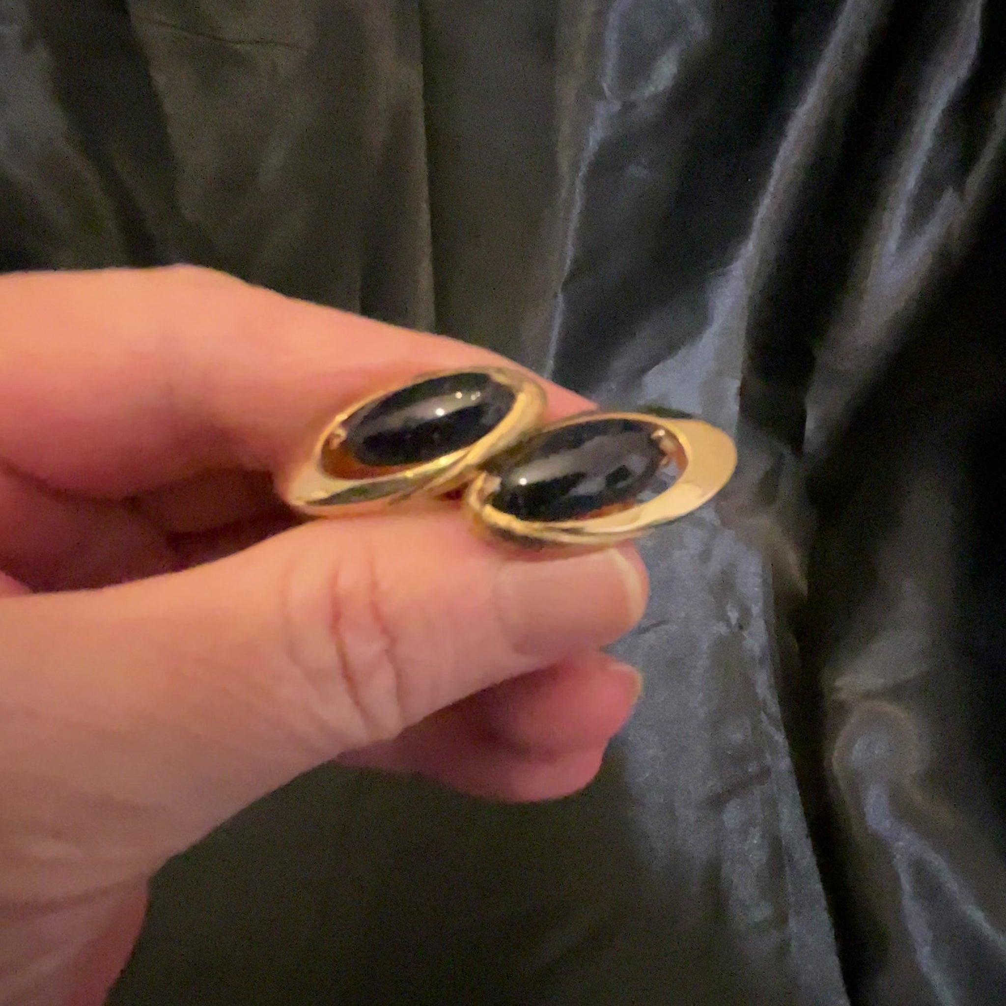 Video showing how the blue goldstone on the Mid Century vintage Swank cufflinks sparkles in the light.