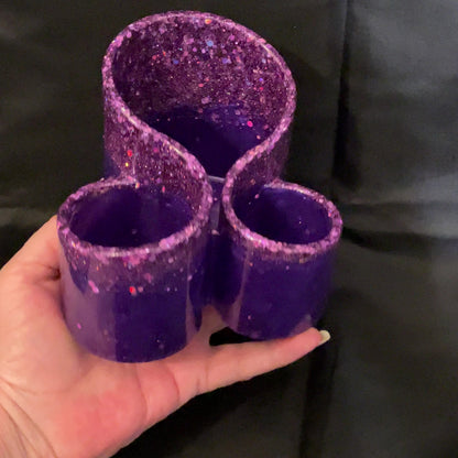 Handmade Resin Bright Pearly Purple Glitter Makeup Brush Holder video showing how the glitter sparkles in the light.