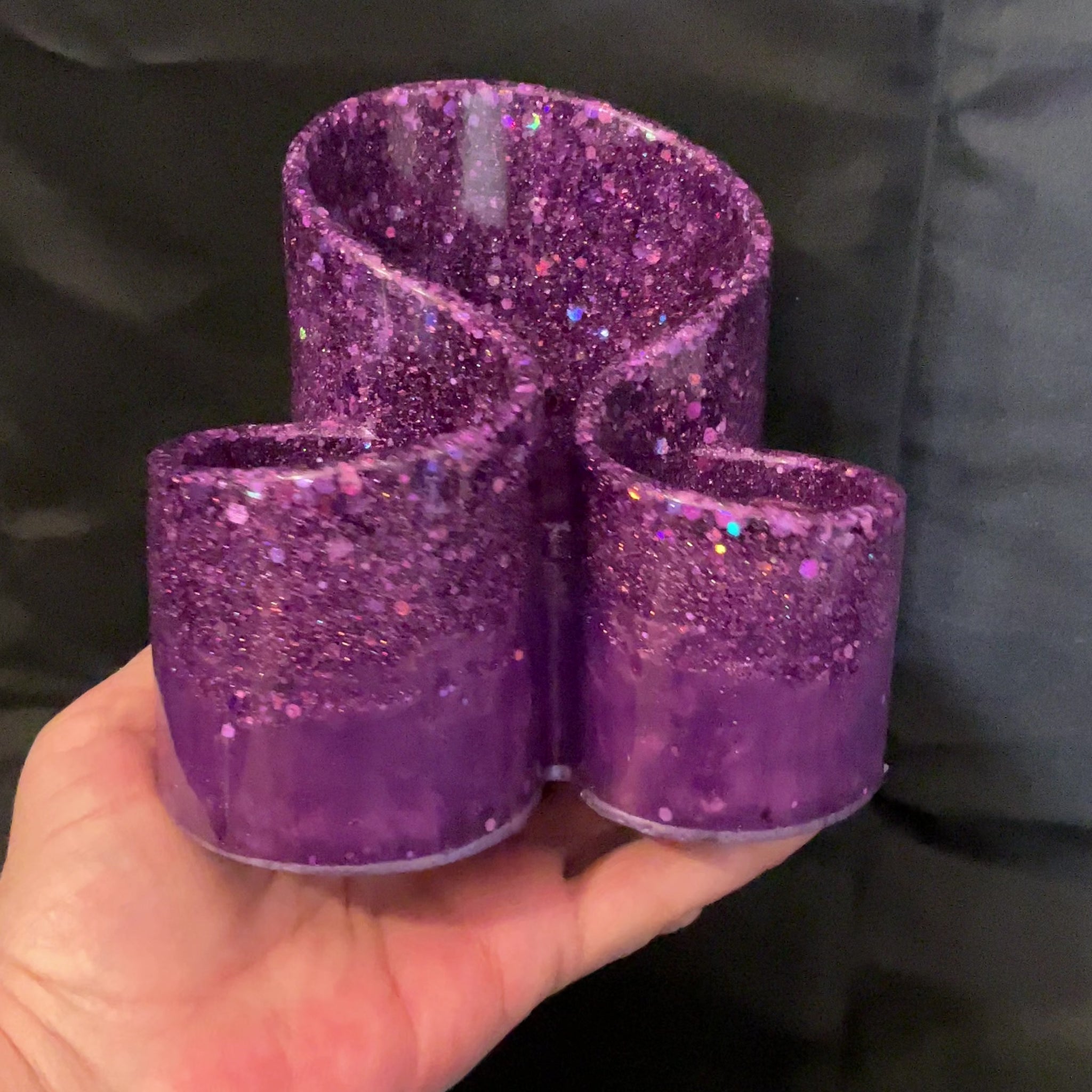 Handmade Resin Pearly Lilac Purple Glitter Makeup Brush Holder showing how the glitter sparkles in the light.