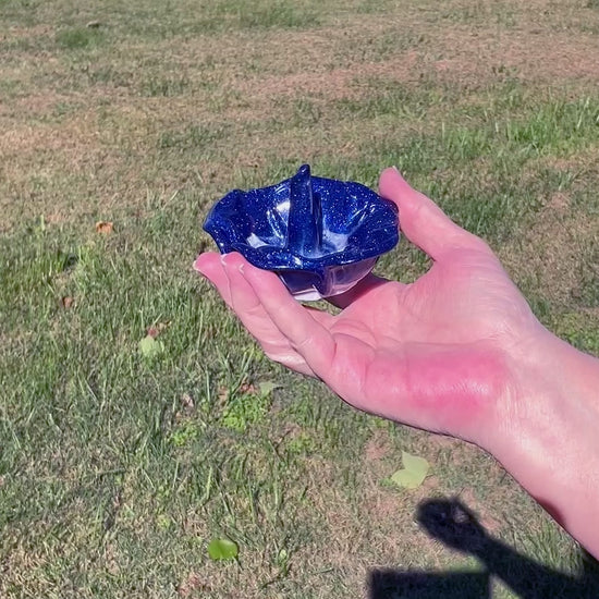 Pearly Dark Blue and White Handmade Resin Flower Ring Dish Holder video showing how the glitter sparkles in the light.