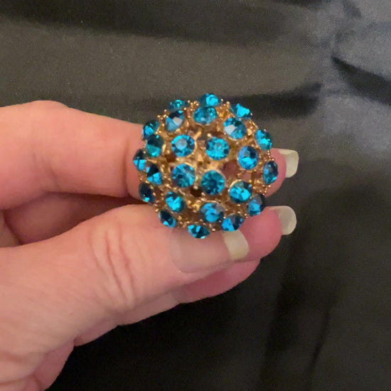 Bright Teal Blue Rhinestone Adjustable Filigree Vintage Dome Ring video showing how the rhinestones sparkle in the light.