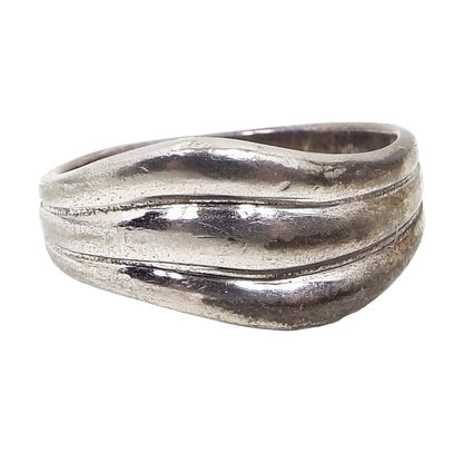 Front view of the retro vintage 925 wavy band ring. The sterling silver is darkened from age. It is etched to look like three wavy band areas on the top. 