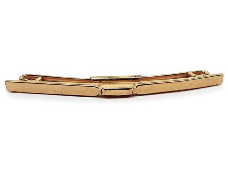 Front view of the 1950's Mid Century vintage Swank collar clip. It is gold tone in color and has a plain classic smooth style curved bar design in the front. 