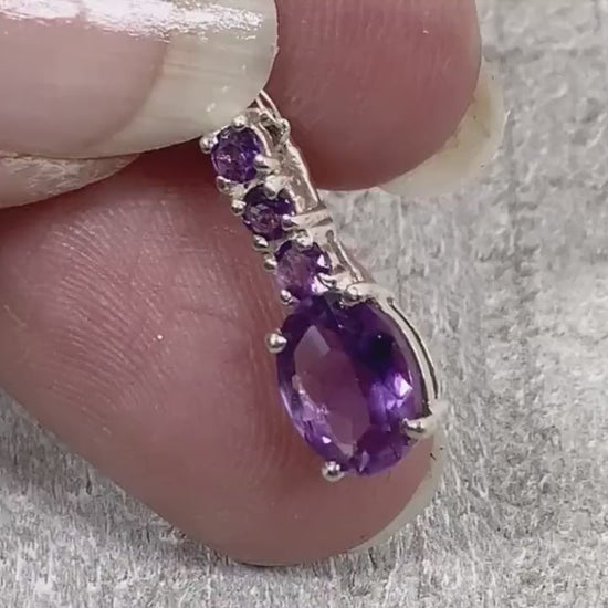 Video of the pendant on the retro vintage sterling silver amethyst pendant necklace. The video is showing how the amethyst stones sparkle. 