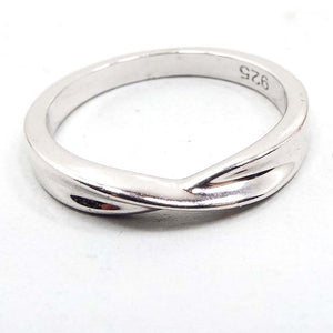 Angled front and top view of the retro vintage sterling silver twist band ring. The silver is nice and bright color. The top part of the ring has a pinched in area with a slight twist design, The marking 925 can be seen stamped on the inside of the band.