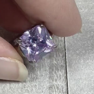 Video showing the sparkle and glitz on this retro vintage sterling silver rhinestone solitaire ring. There is a large light purple rhinestone at the top.