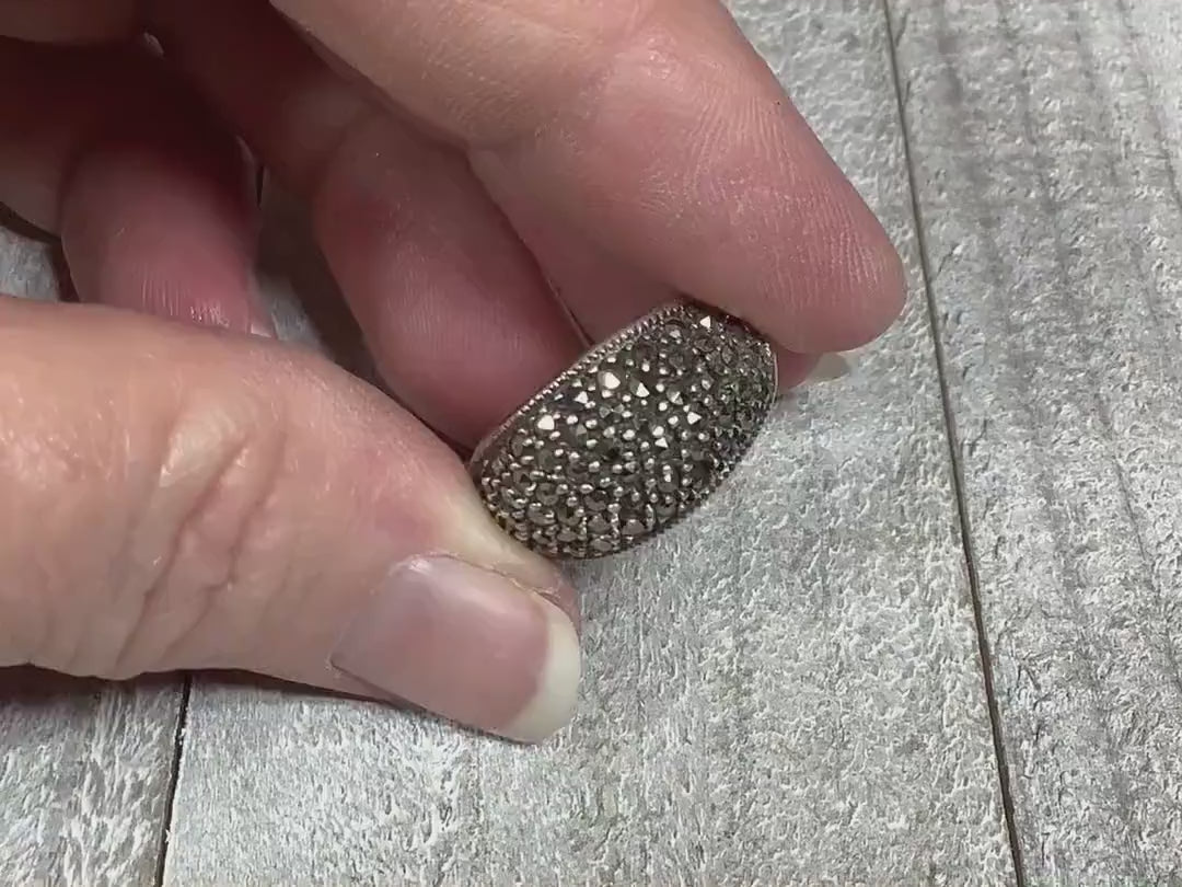 Video showing the sparkle on the retro vintage sterling silver marcasite dome ring.