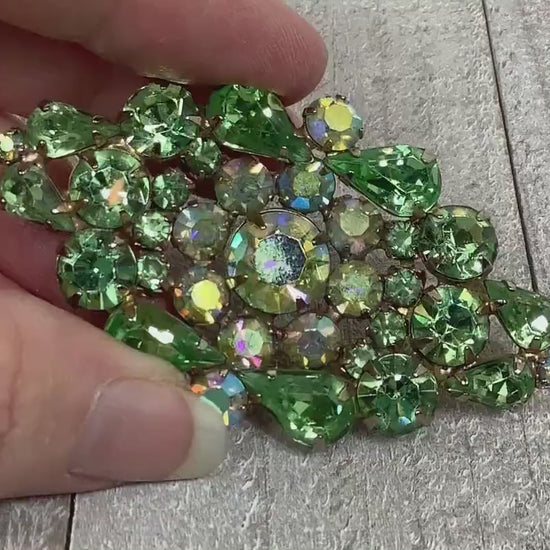 Video showing the sparkle on the green and AB green rhinestones on the Mid Century vintage Weiss brooch pin.