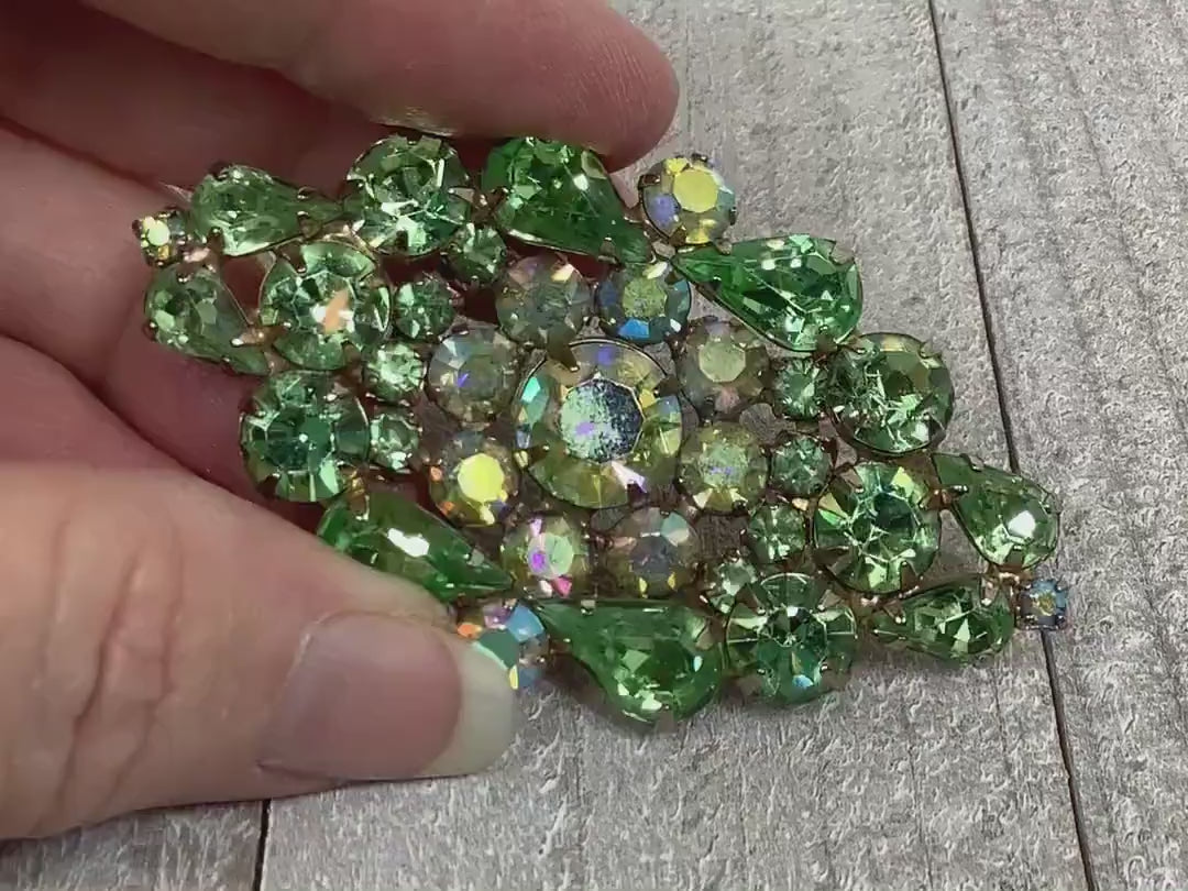 Video showing the sparkle on the green and AB green rhinestones on the Mid Century vintage Weiss brooch pin.