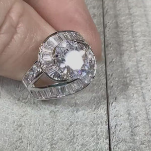 Video showing all the sparkle and glitz from the rhinestones on the retro vintage gold filled cocktail ring.