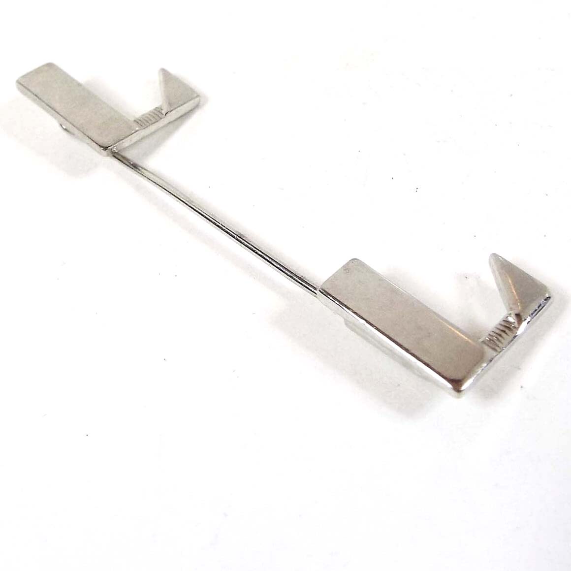 Front view of the retro vintage initial L stick pin. The metal is silver tone in color. There is a block letter L at the top and another that is part of the clutch on the bottom. 