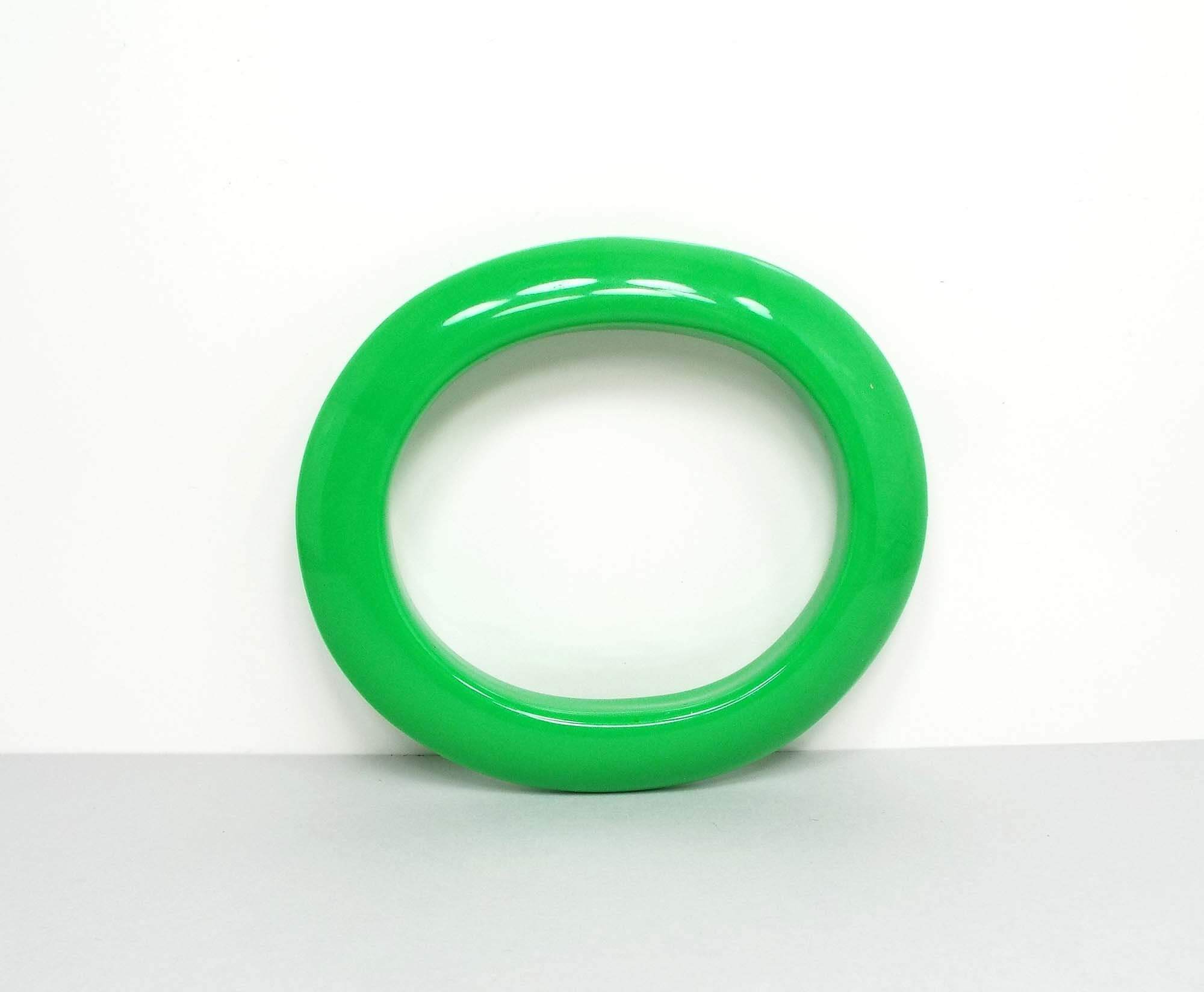 Bright Green Oval Vintage Lucite Bangle Bracelet