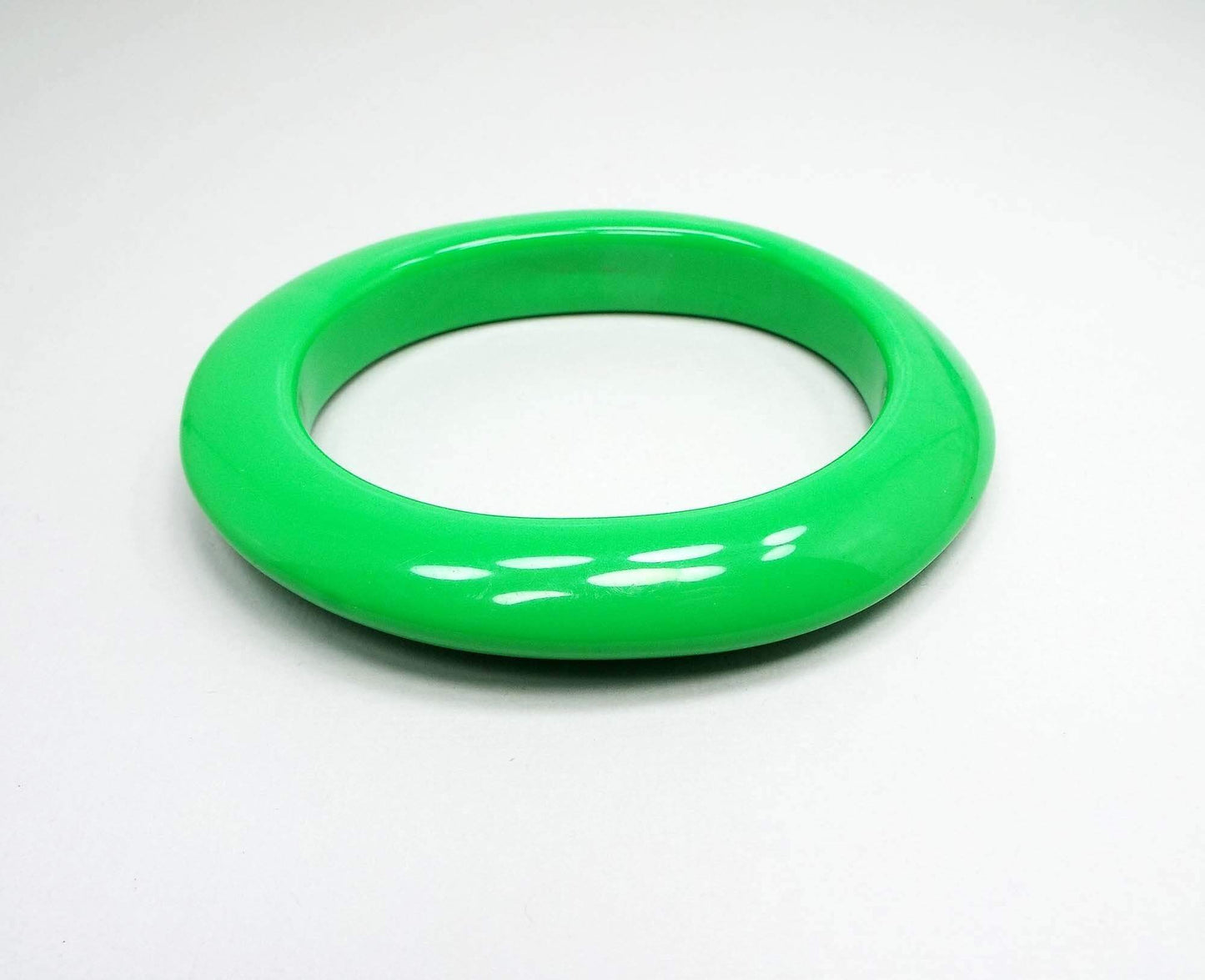 Bright Green Oval Vintage Lucite Bangle Bracelet
