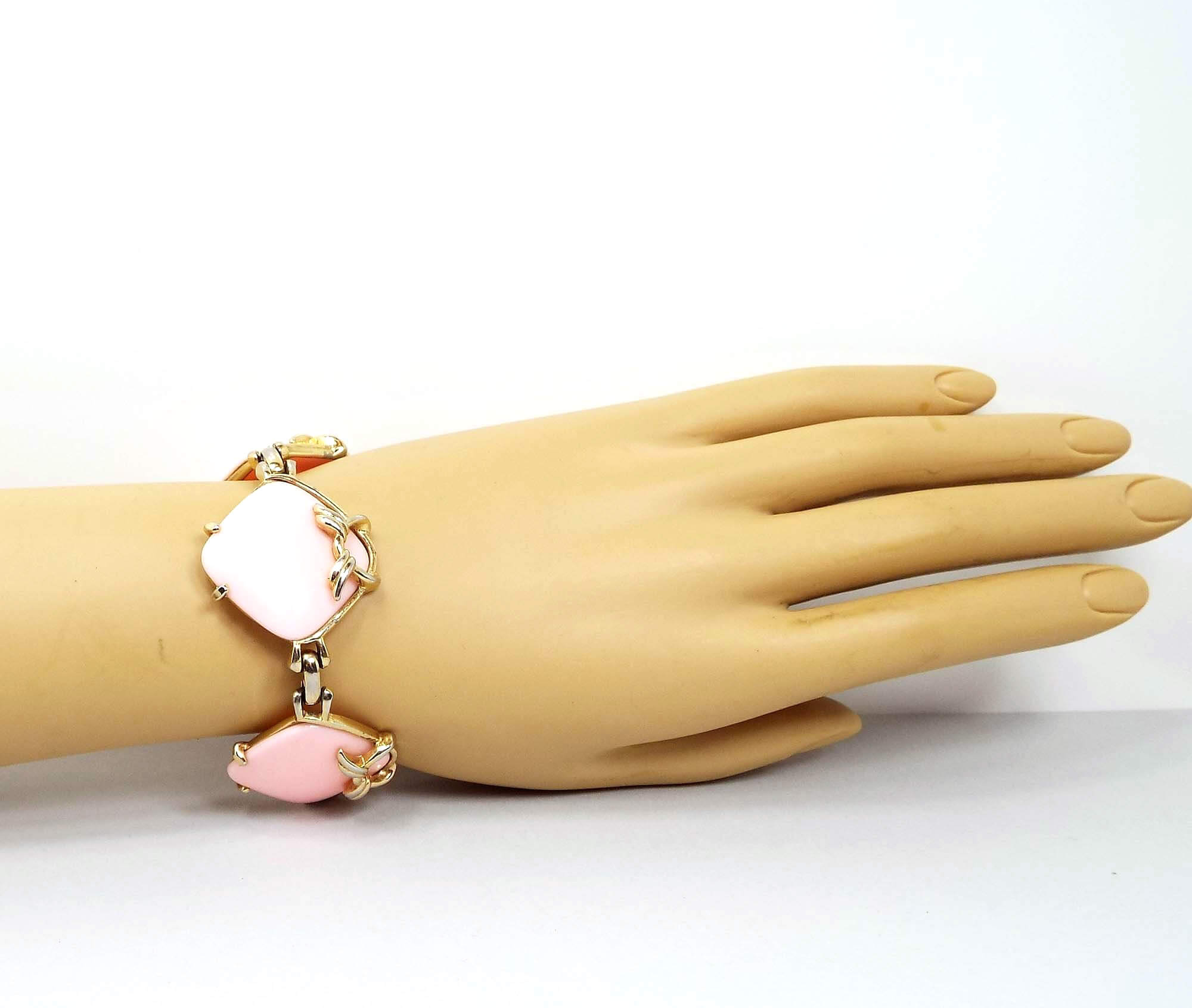 Pulsera vintage rosa de eslabones anchos con cabillas de plástico