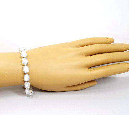 White Imitation Cats Eye Vintage Link Bracelet