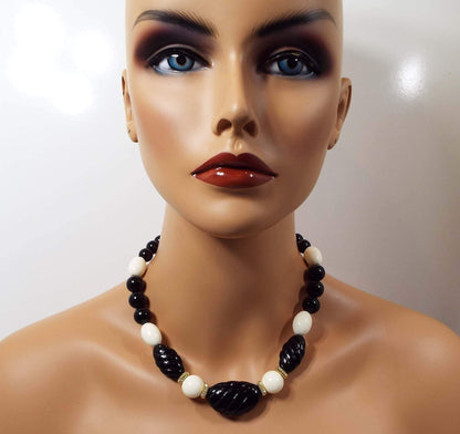 Black and White Lucite Beaded Vintage Necklace