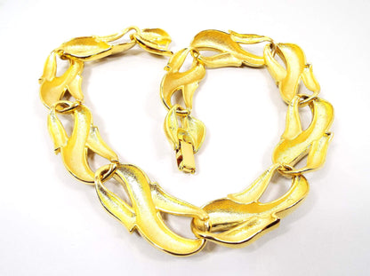 Wide Gold Tone Vintage Link Necklace