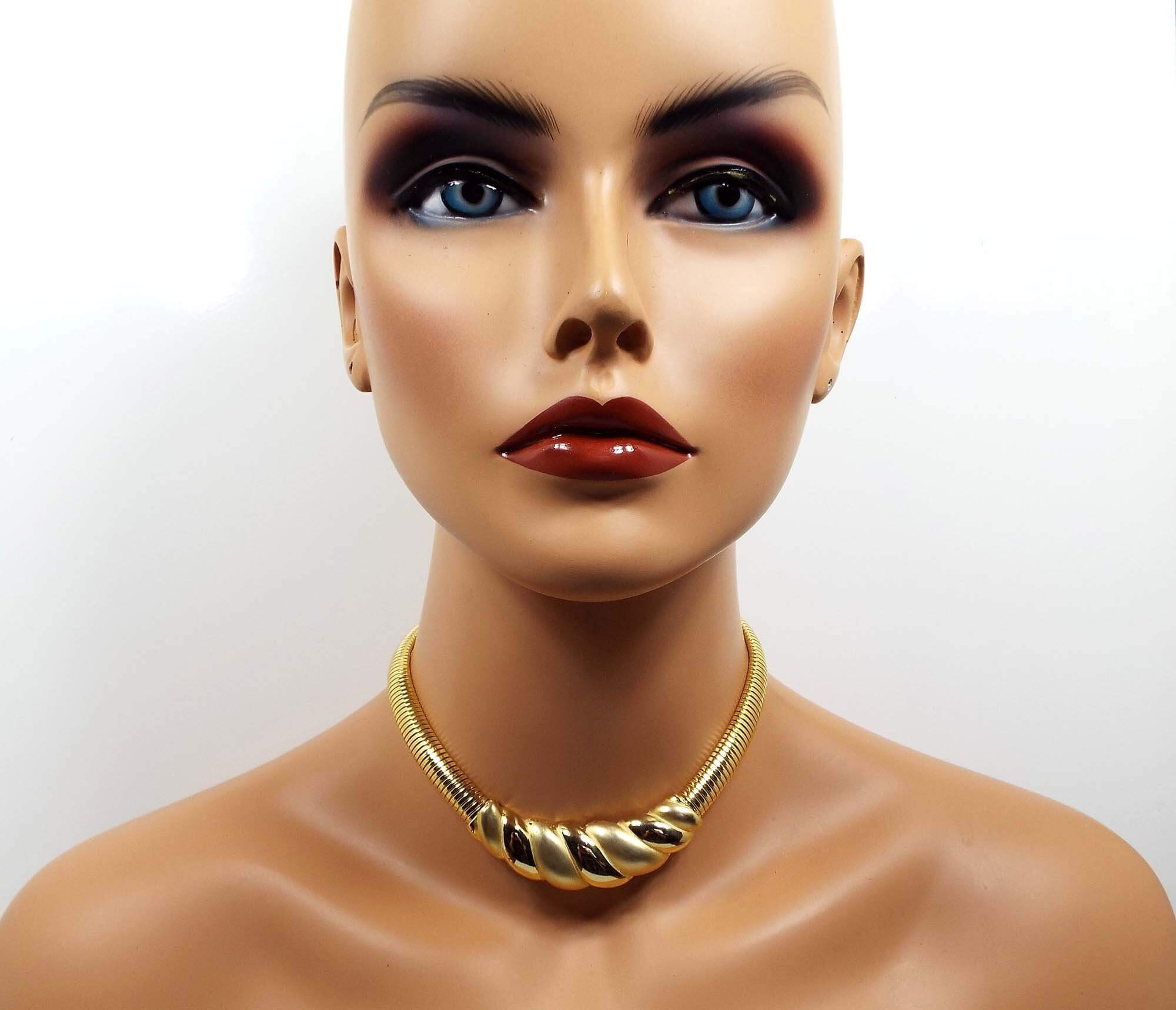 Collar babero vintage dorado