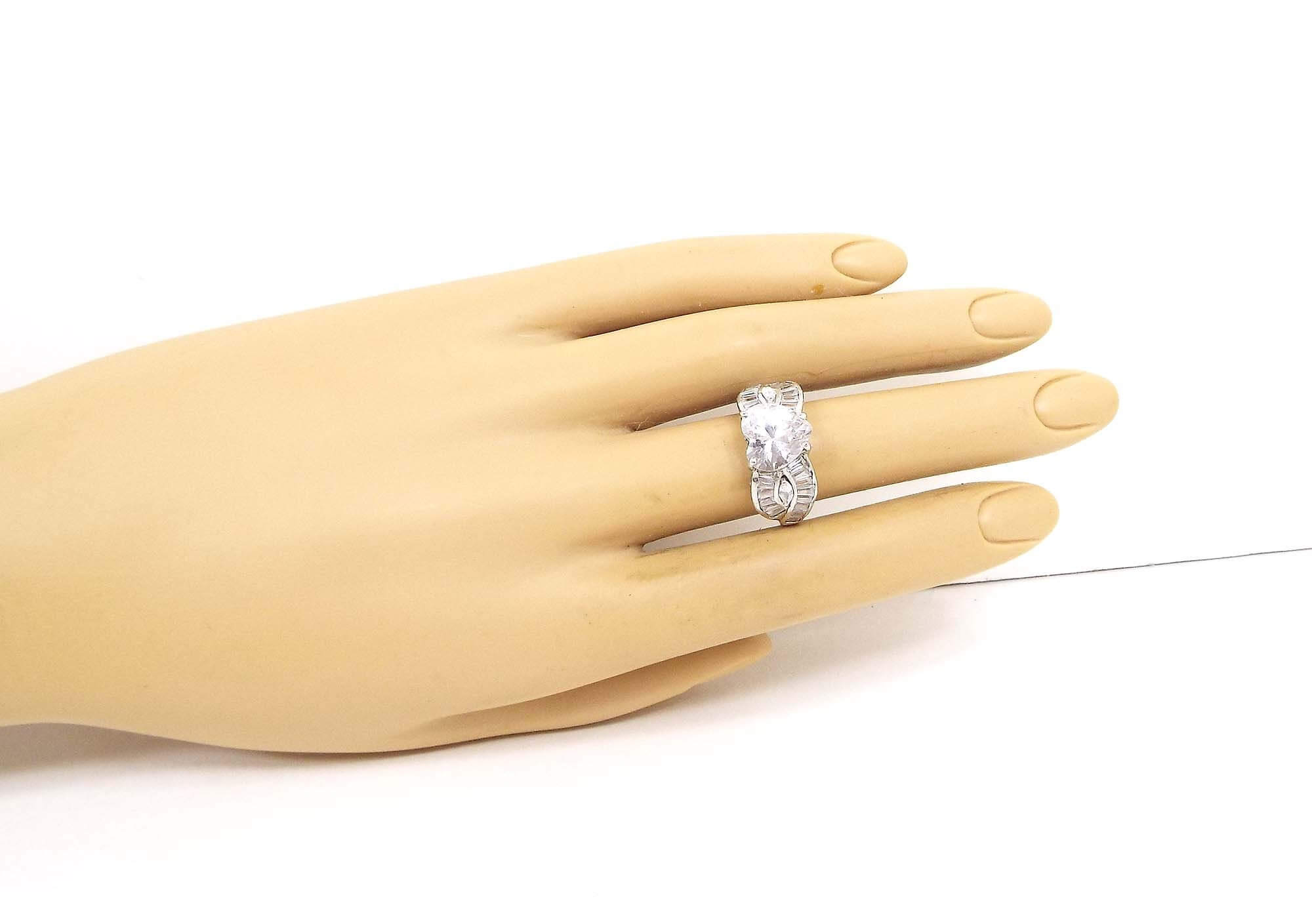 Anillo de corazón de circonita cúbica vintage de plata esterlina deslumbrante